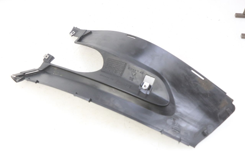 photo de GIUNZIONE PEDANA DESTRA GILERA RUNNER SP 50 (2009 - 2017) - Primo piano tecnico