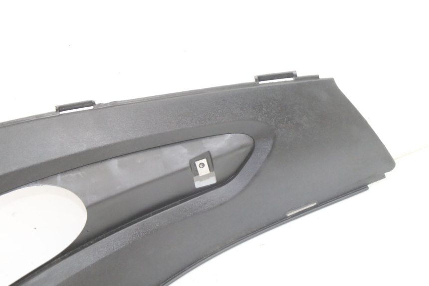 photo de CARENA PEDANA CONGIUNZIONE DESTRA GILERA RUNNER SP 50 (2006 - 2008) - Zoom sullo stato d'uso