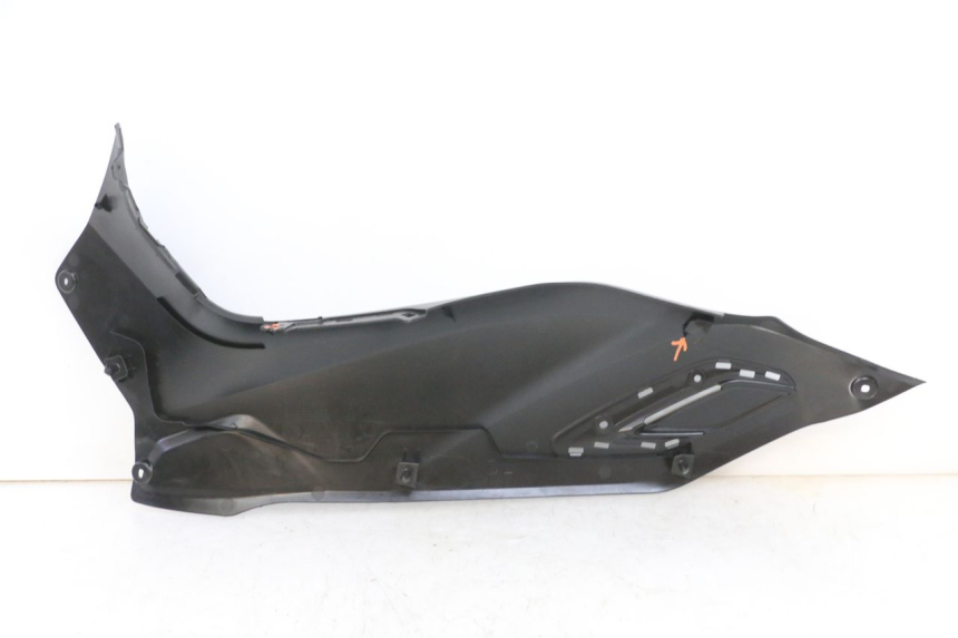 photo de CARENA PEDANA CONGIUNZIONE DESTRA YAMAHA TRICITY 300 (2020 - 2024) - Zoom sullo stato d'uso