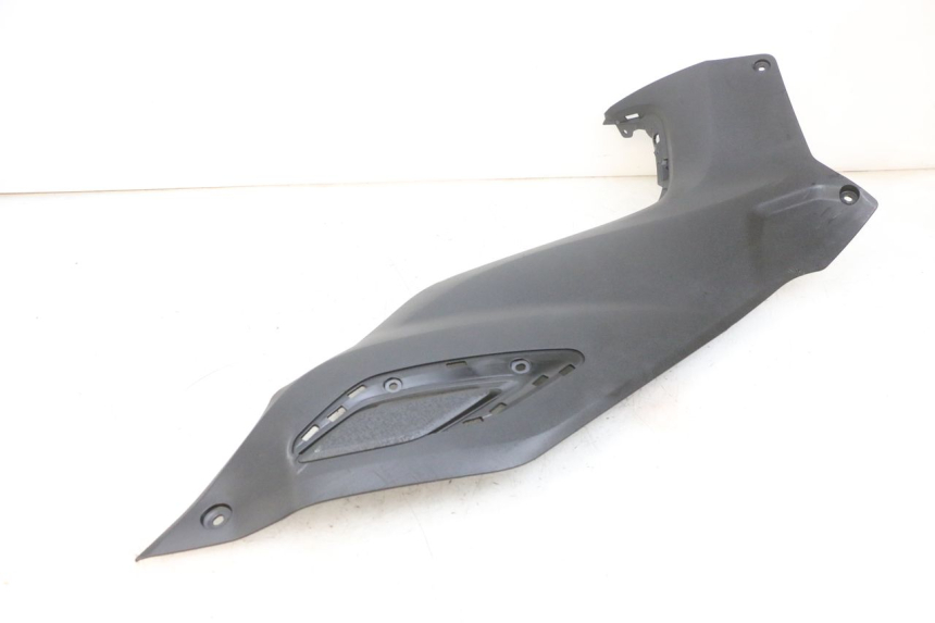 photo de CARENA PEDANA CONGIUNZIONE DESTRA YAMAHA TRICITY 300 (2020 - 2024) - Stato della superficie e materiale