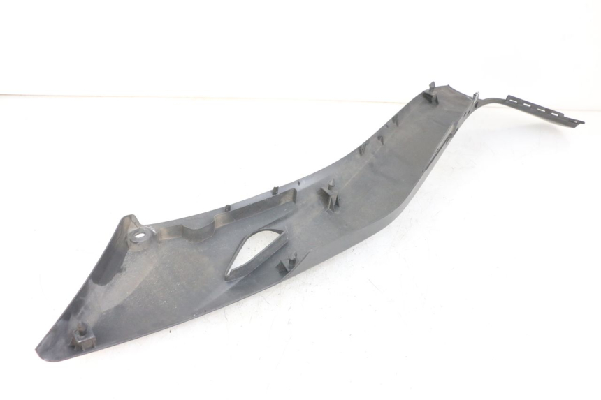 photo de GIUNZIONE PEDANA DESTRA YAMAHA XMAX X-MAX ABS 125 (2017 - 2020) - Dettaglio del componente