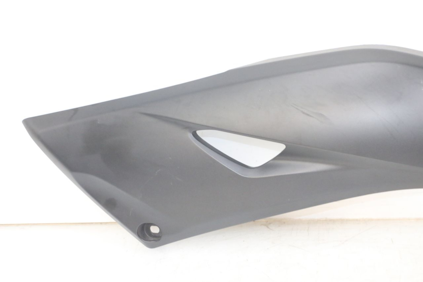 photo de GIUNZIONE PEDANA DESTRA YAMAHA XMAX X-MAX ABS 125 (2017 - 2020) - Altra vista dell'articolo