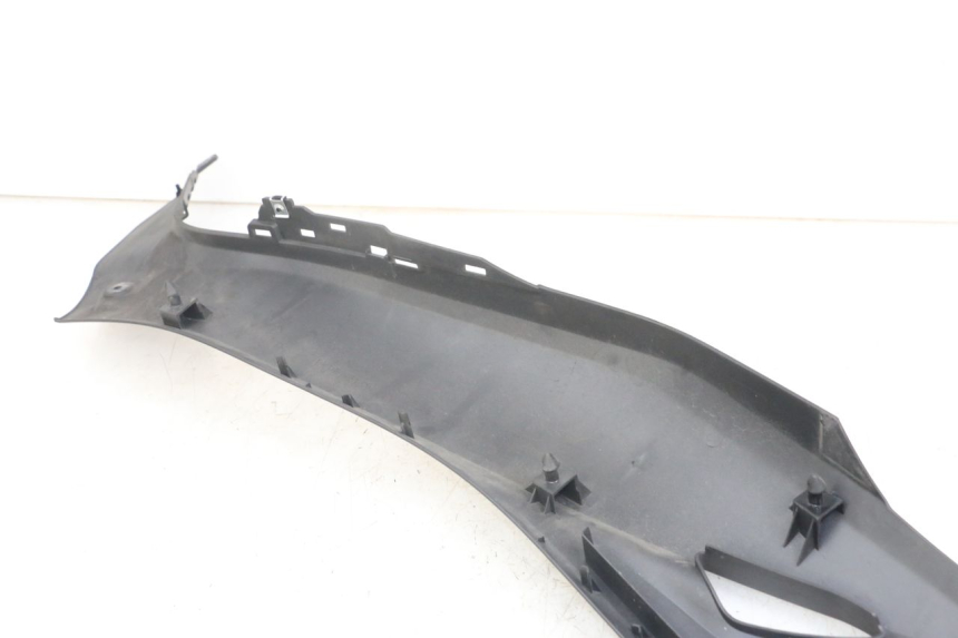 photo de GIUNZIONE PEDANA DESTRA YAMAHA XMAX X-MAX ABS 125 (2017 - 2020) - Altra angolazione