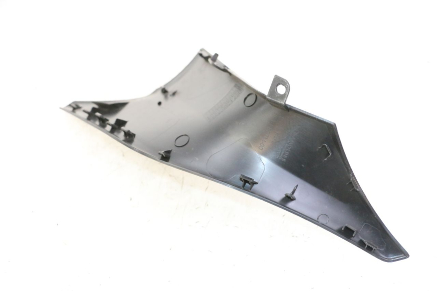 photo de CARENA PEDANA CONGIUNZIONE DESTRA YAMAHA XMAX X-MAX 125 (2021 - 2025) - Primo piano tecnico