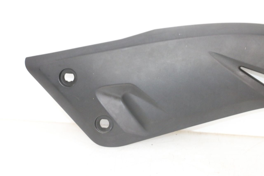 photo de GIUNZIONE PEDANA DESTRA YAMAHA X-MAX XMAX 125 (2010 - 2013) - Zoom sui componenti