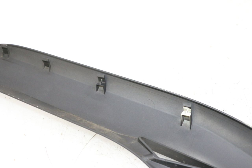 photo de GIUNZIONE PEDANA DESTRA YAMAHA X-MAX XMAX 125 (2010 - 2013) - Altra angolazione