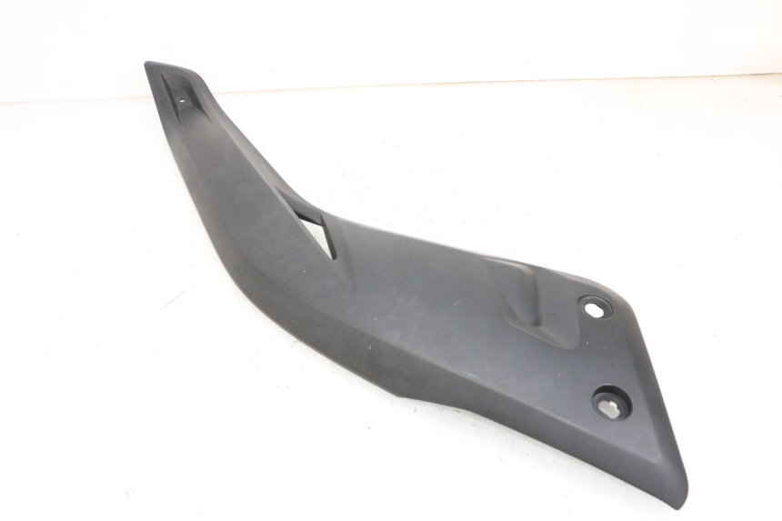 photo de GIUNZIONE PEDANA DESTRA YAMAHA X-MAX XMAX 125 (2010 - 2013) - Ricambio usato controllato