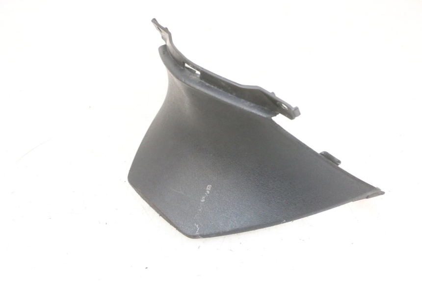 photo de CARENA PEDANA CONGIUNZIONE PIAGGIO FLY 4T 50 (2013 - 2017) - Zoom sullo stato d'uso