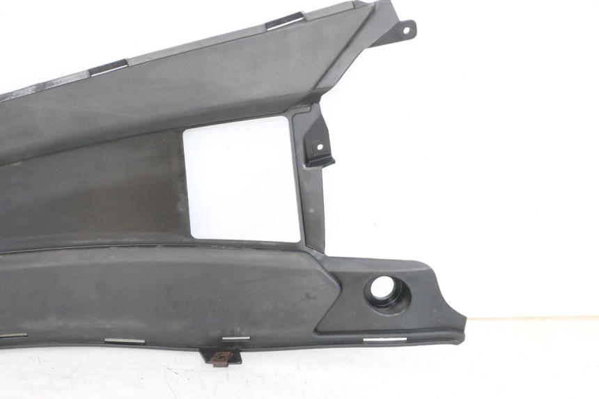 photo de CARENA PEDANA CONGIUNZIONE SINISTRA GILERA NEXUS 300 (2008 - 2013) - Dettagli dei punti di fissaggio