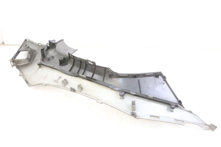 photo de CARENA PEDANA CONGIUNZIONE SINISTRA KYMCO X-TOWN XTOWN 125 (2016 - 2021) - Dettaglio del componente