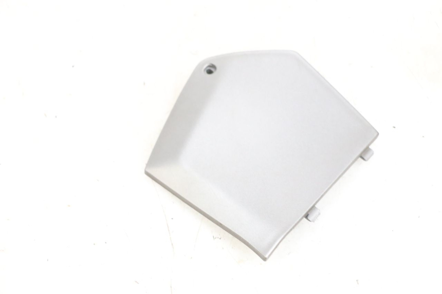 photo de CARENA PEDANA CONGIUNZIONE SINISTRA PIAGGIO MP3 LT 400 (2007 - 2012) - Zoom sullo stato d'uso