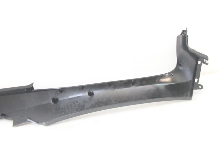 photo de CARENA PEDANA CONGIUNZIONE SINISTRA PIAGGIO MP3 500 (2014 - 2017) - Dettagli dei punti di fissaggio