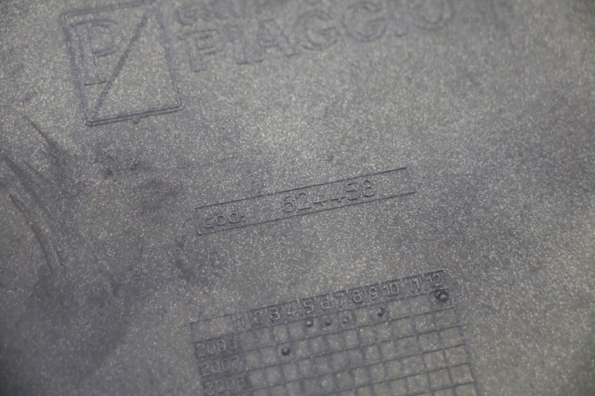 photo de CARENA PEDANA CONGIUNZIONE SINISTRA PIAGGIO MP3 125 (2006 - 2014) - Primo piano tecnico