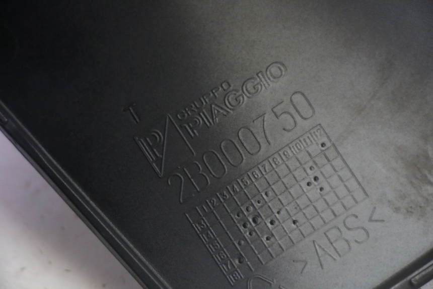 photo de CARENA PEDANA CONGIUNZIONE SINISTRA PIAGGIO MP3 500 (2016 - 2018) - Primo piano tecnico