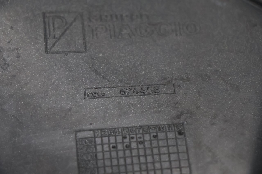 photo de CARENA PEDANA CONGIUNZIONE SINISTRA PIAGGIO MP3 125 (2006 - 2014) - Primo piano tecnico
