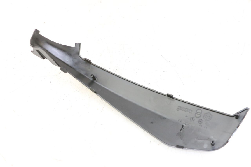 photo de CARENA PEDANA CONGIUNZIONE SINISTRA PIAGGIO NRG POWER PUREJET 50 (2018 - 2021) - Dettaglio del componente