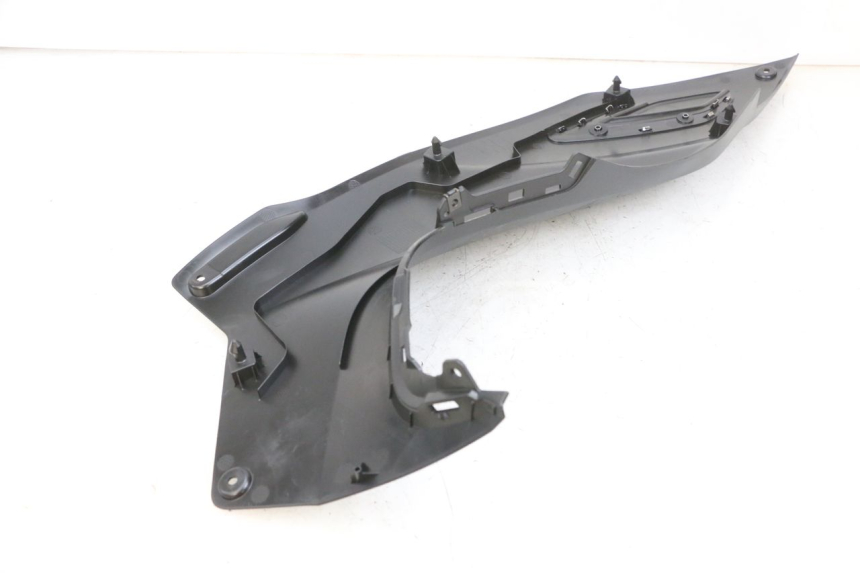 photo de CARENA PEDANA CONGIUNZIONE SINISTRA YAMAHA TRICITY 300 (2020 - 2024) - Primo piano tecnico