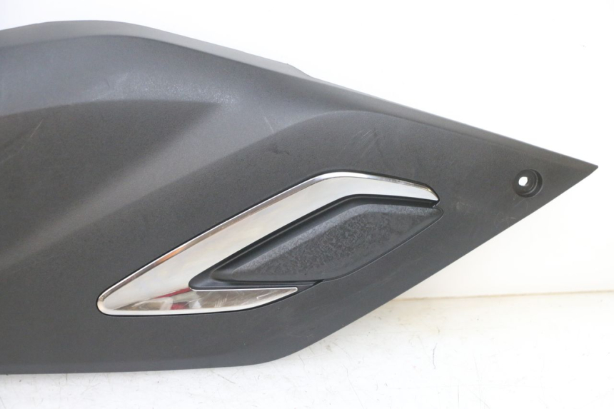 photo de CARENA PEDANA CONGIUNZIONE SINISTRA YAMAHA TRICITY 300 (2020 - 2024) - Stato della superficie e materiale