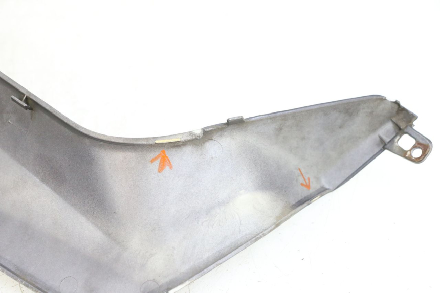 photo de JUNZIONE PEDANA SINISTRA YAMAHA XMAX X-MAX 125 (2006 - 2009) - Dettagli dei punti di fissaggio