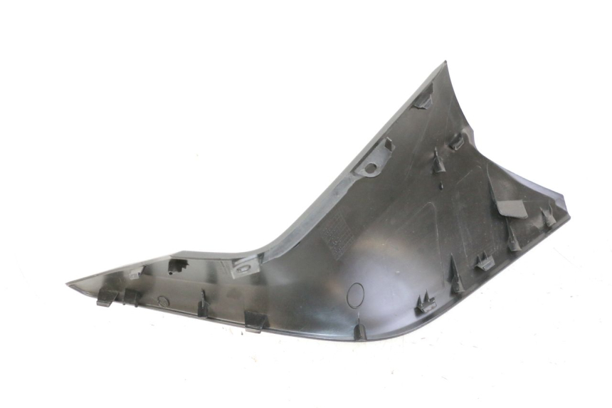 photo de CARENA PEDANA CONGIUNZIONE SINISTRA YAMAHA XMAX X-MAX 125 (2021 - 2025) - Dettaglio del componente