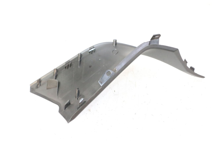 photo de CARENA PEDANA CONGIUNZIONE SINISTRA YAMAHA XMAX X-MAX 125 (2021 - 2025) - Zoom sullo stato d'uso