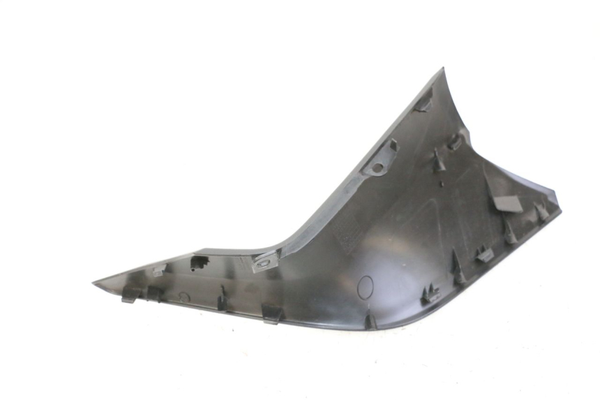 photo de CARENA PEDANA CONGIUNZIONE SINISTRA YAMAHA XMAX X-MAX 125 (2021 - 2025) - Altra angolazione