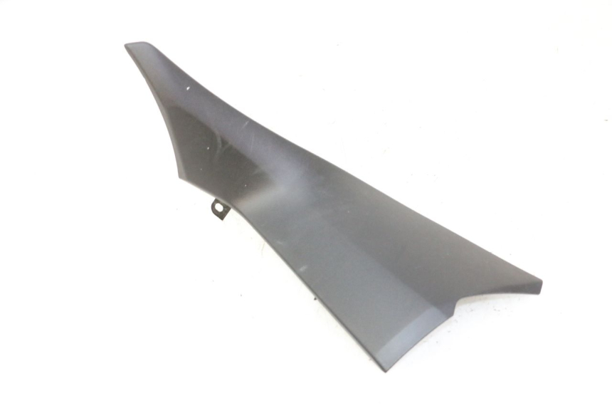 photo de CARENA PEDANA CONGIUNZIONE SINISTRA YAMAHA XMAX X-MAX 125 (2021 - 2025) - Primo piano tecnico