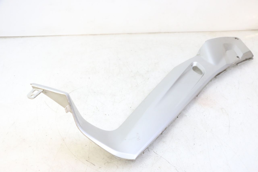 photo de CARENA PEDANA CONGIUNZIONE SINISTRA YAMAHA X-MAX XMAX 250 (2006 - 2009) - Primo piano ad alta risoluzione