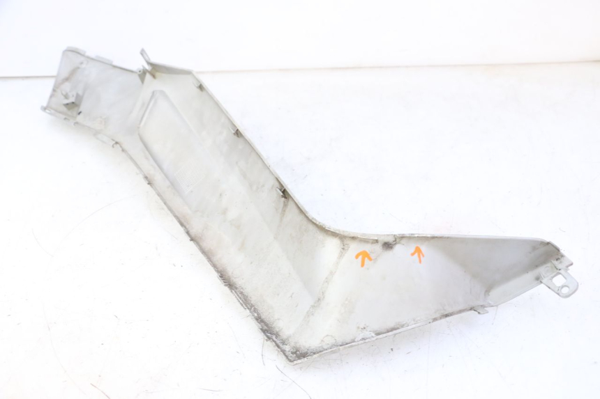 photo de CARENA PEDANA CONGIUNZIONE SINISTRA YAMAHA X-MAX XMAX 250 (2006 - 2009) - Zoom sullo stato d'uso