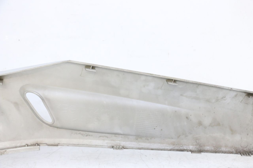 photo de CARENA PEDANA CONGIUNZIONE SINISTRA YAMAHA X-MAX XMAX 250 (2006 - 2009) - Dettagli dei punti di fissaggio