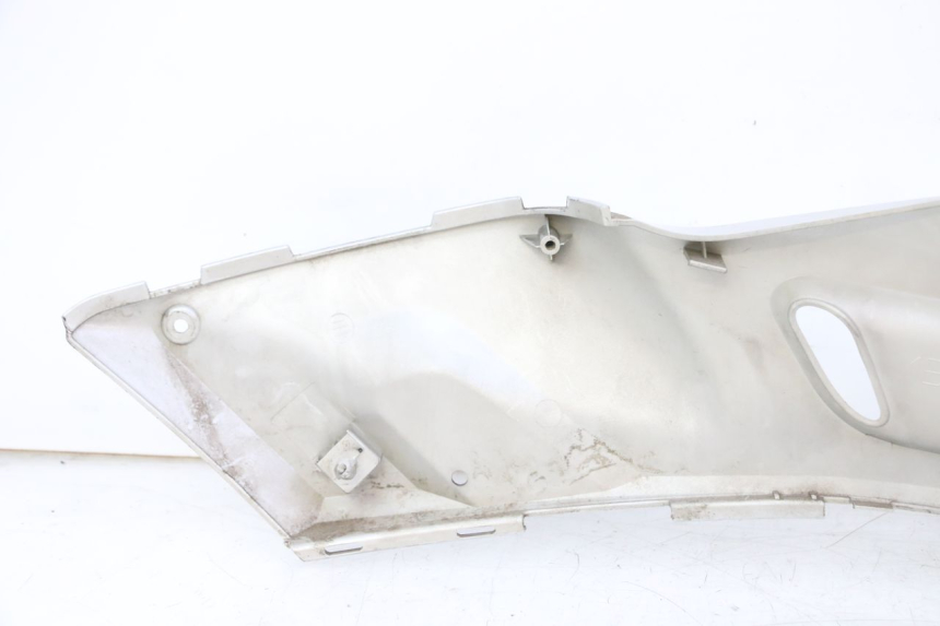 photo de CARENA PEDANA CONGIUNZIONE SINISTRA YAMAHA X-MAX XMAX 250 (2006 - 2009) - Stato della superficie e materiale