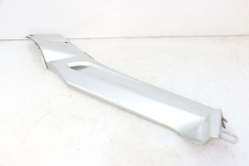 photo de CARENA PEDANA CONGIUNZIONE SINISTRA YAMAHA X-MAX XMAX 250 (2006 - 2009) - Marcature e riferimenti originali