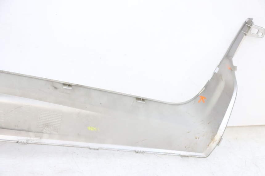 photo de JUNZIONE PEDANA SINISTRA YAMAHA XMAX X-MAX 125 (2006 - 2009) - Altra vista dell'articolo