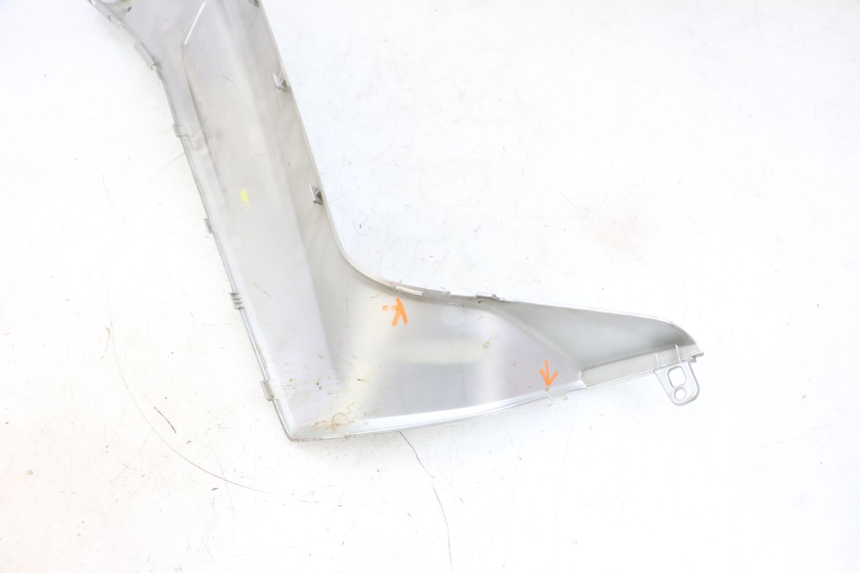 photo de JUNZIONE PEDANA SINISTRA YAMAHA XMAX X-MAX 125 (2006 - 2009) - Stato della superficie e materiale