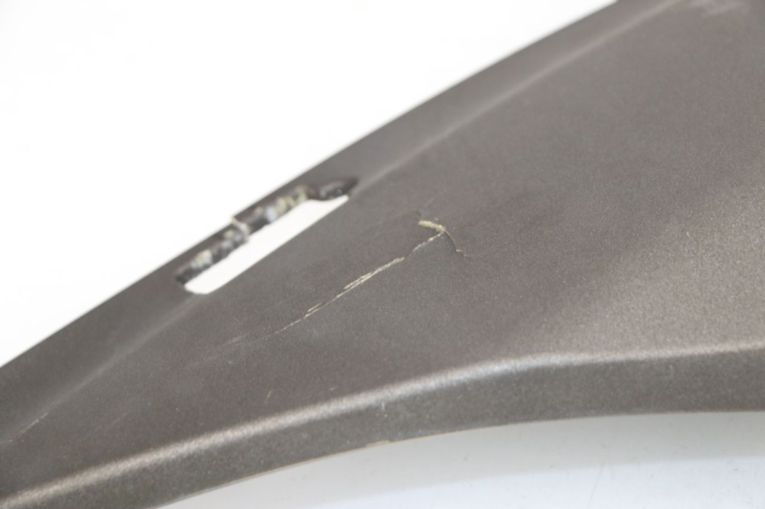 photo de CARENA PEDANA CONGIUNZIONE SINISTRA KYMCO XCITING 500 (2007 - 2010) - Dettagli dei punti di fissaggio