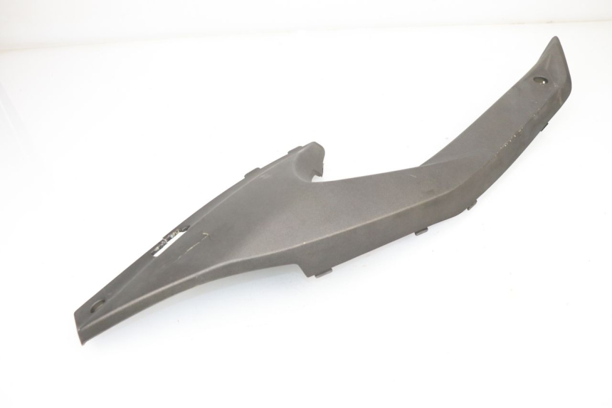 photo de CARENA PEDANA CONGIUNZIONE SINISTRA KYMCO XCITING 500 (2007 - 2010) - Stato della superficie e materiale