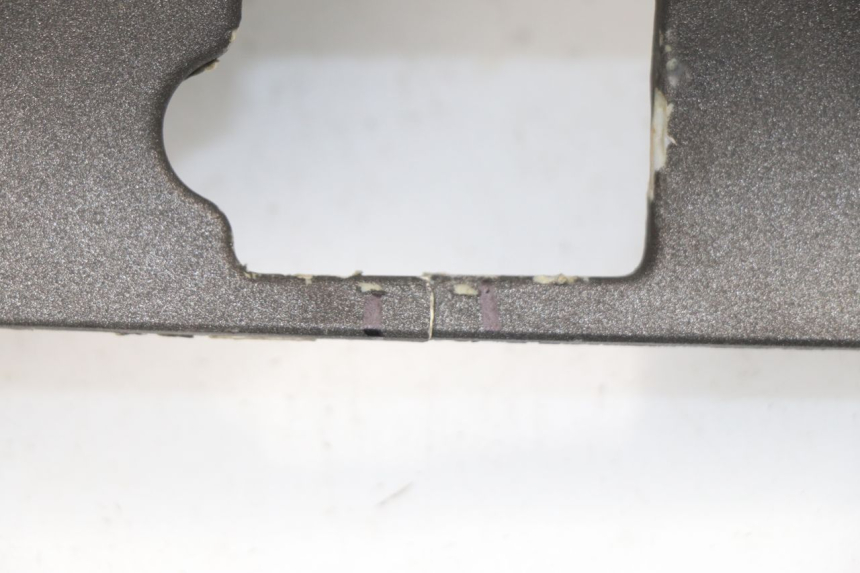 photo de CARENA PEDANA CONGIUNZIONE SINISTRA KYMCO XCITING 500 (2007 - 2010) - Marcature e riferimenti originali