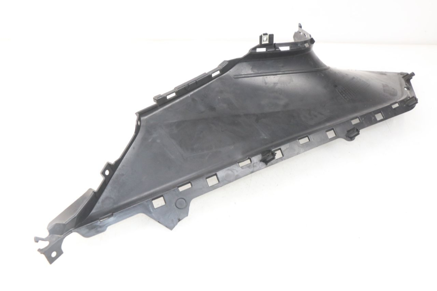 photo de CARENA PEDANA CONGIUNZIONE SINISTRA YAMAHA YP T-MAX TMAX 530 (2017 - 2020) - Primo piano tecnico