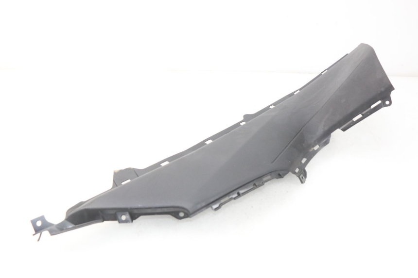 photo de CARENA PEDANA CONGIUNZIONE SINISTRA YAMAHA YP T-MAX TMAX 530 (2017 - 2020) - Stato della superficie e materiale