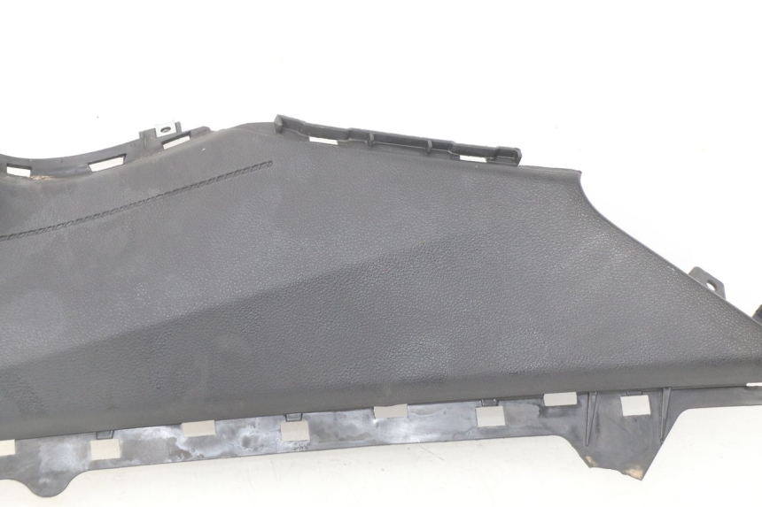 photo de CARENA PEDANA CONGIUNZIONE SINISTRA YAMAHA YP T-MAX TMAX 530 (2017 - 2020) - Marcature e riferimenti originali