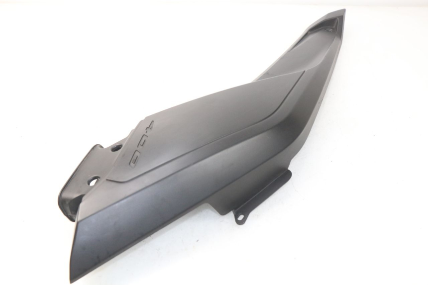 photo de Giunto pedana sinistra YAMAHA YP X-MAX XMAX 400 (2014 - 2017) - Primo piano tecnico