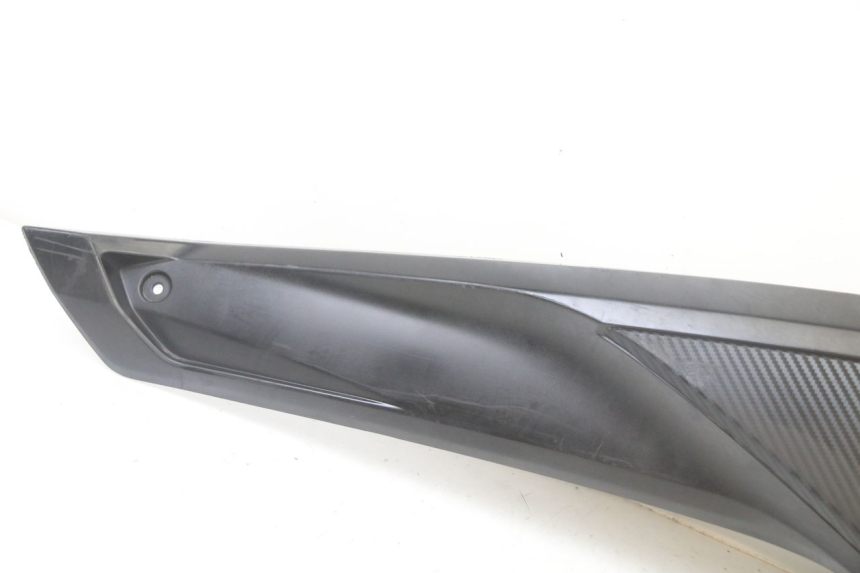 photo de Giunto pedana sinistra YAMAHA YP X-MAX XMAX 400 (2014 - 2017) - Dettaglio del componente