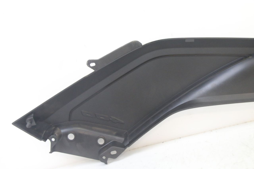 photo de Giunto pedana sinistra YAMAHA YP X-MAX XMAX 400 (2014 - 2017) - Vista d'insieme del prodotto