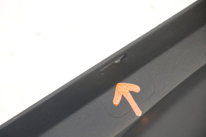 photo de Giunto pedana sinistra YAMAHA YP X-MAX XMAX 400 (2014 - 2017) - Stato della superficie e materiale