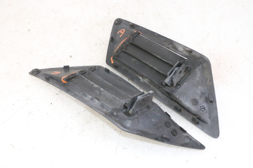 photo de CARENA PEDANA CONGIUNZIONE GILERA NEXUS 300 (2008 - 2013) - Primo piano tecnico