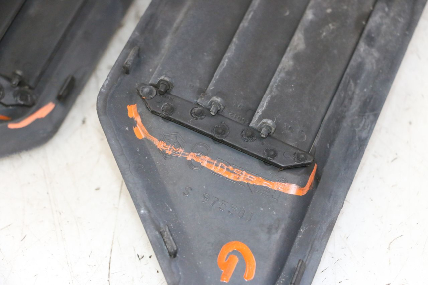 photo de CARENA PEDANA CONGIUNZIONE GILERA NEXUS 300 (2008 - 2013) - Stato della superficie e materiale