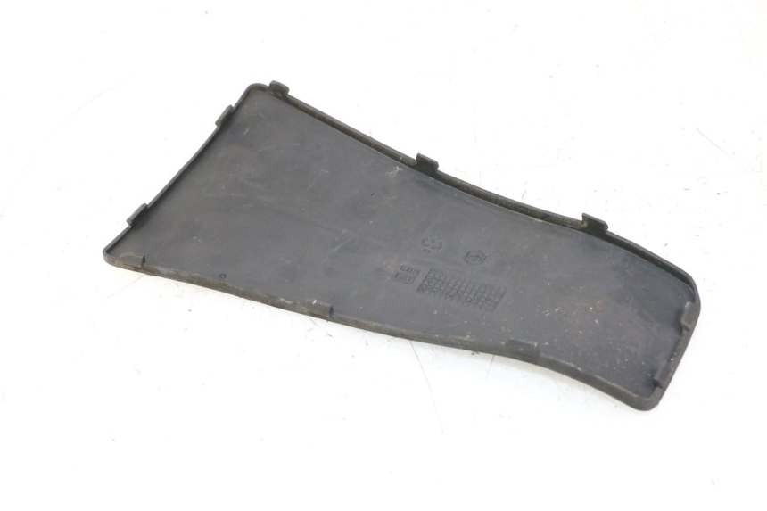 photo de CARENA PEDANA CONGIUNZIONE PIAGGIO LXV 4T 50 (2009 - 2013) - Altra angolazione