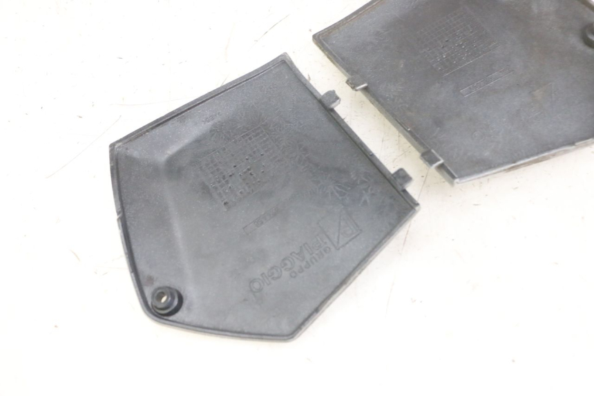 photo de CARENA PEDANA CONGIUNZIONE PIAGGIO MP3 LT 300 (2010 - 2016) - Dettaglio del componente
