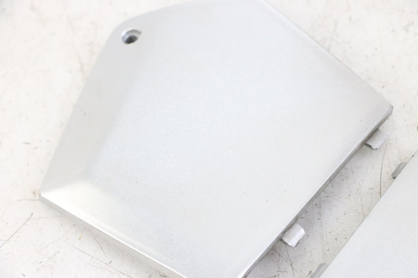 photo de CARENA PEDANA CONGIUNZIONE PIAGGIO MP3 LT 300 (2010 - 2016) - Primo piano tecnico