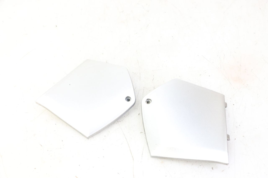 photo de CARENA PEDANA CONGIUNZIONE PIAGGIO MP3 LT 300 (2010 - 2016) - Zoom sullo stato d'uso